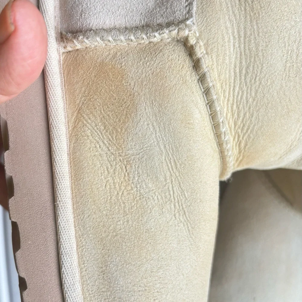 UGG Mini Bailey Button II